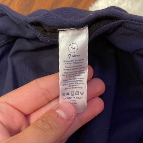 ivivva NAVY BLUE LEGGINGS, size 14 kids size right under womens XS. SEND OFFERS! - Picture 4 of 4